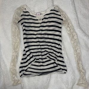 Striped long sleeve tee with lace sleeves